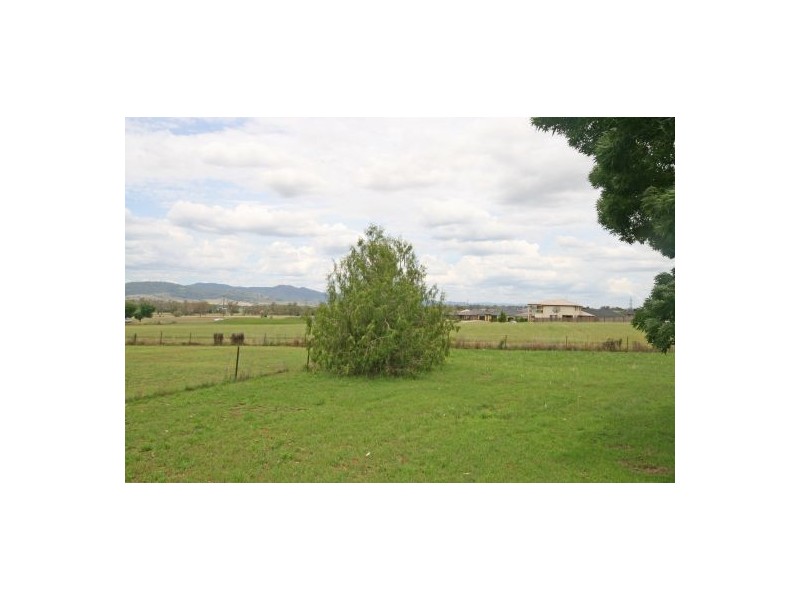 4 Darrell Road, Tamworth NSW 2340