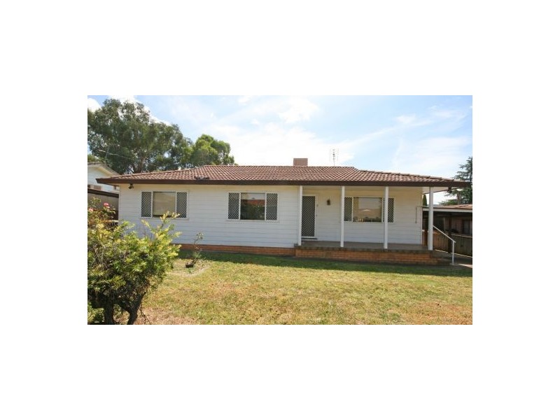 18 Kyooma Street, Tamworth NSW 2340