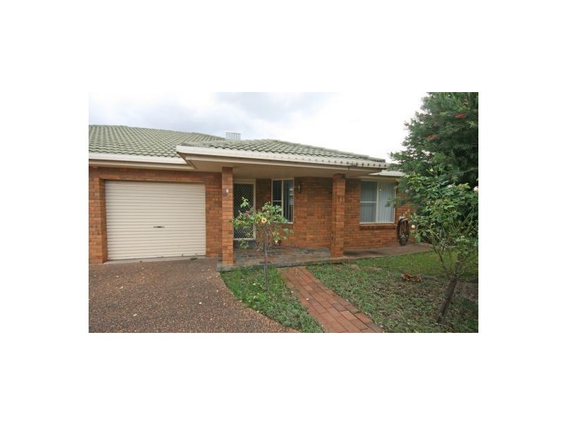 2/13 Cowper Close, Tamworth NSW 2340