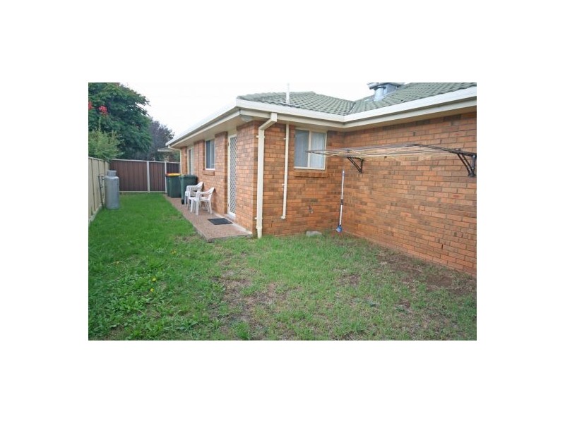 2/13 Cowper Close, Tamworth NSW 2340