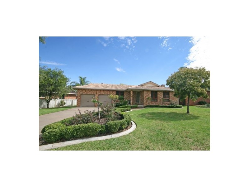 8 Dibar Drive, Tamworth NSW 2340