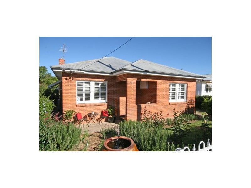 62 Mathews Street, Tamworth NSW 2340