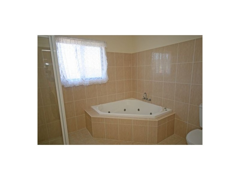 32 Garden Street, Kootingal NSW 2352