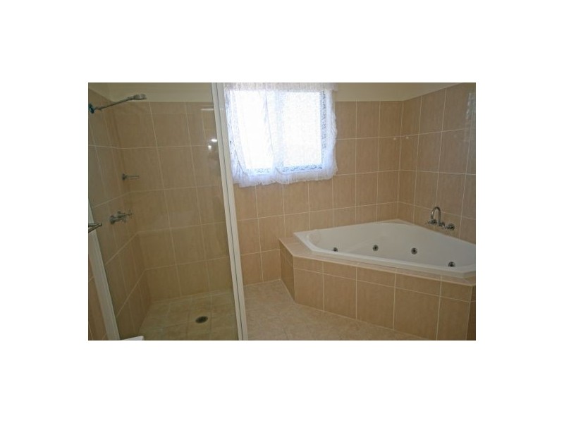 32 Garden Street, Kootingal NSW 2352