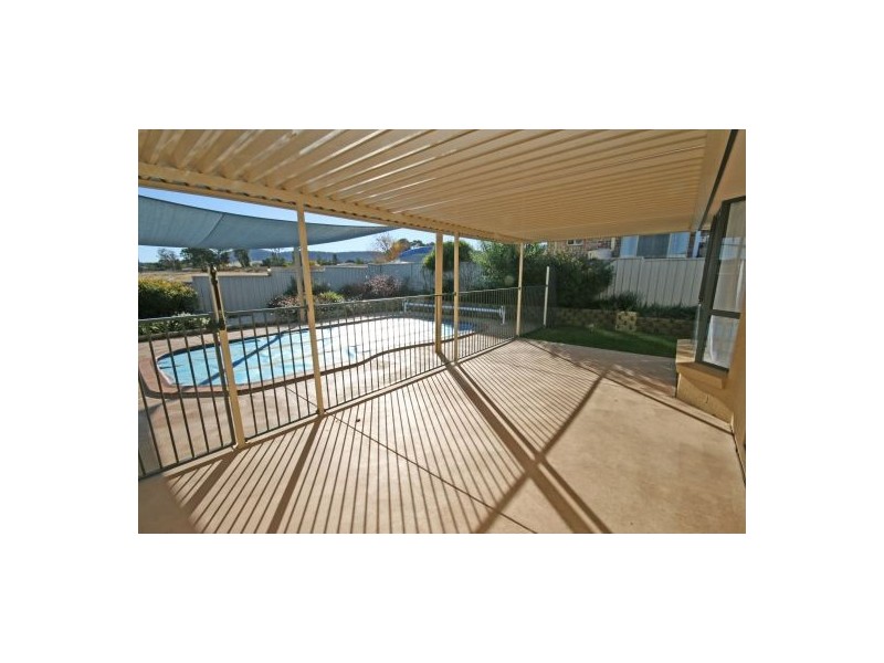 32 Garden Street, Kootingal NSW 2352