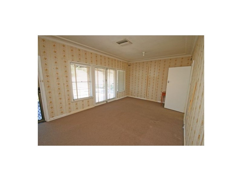 124 Crown Street, Tamworth NSW 2340