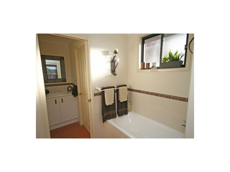 110 Flinders Street, Westdale NSW 2340