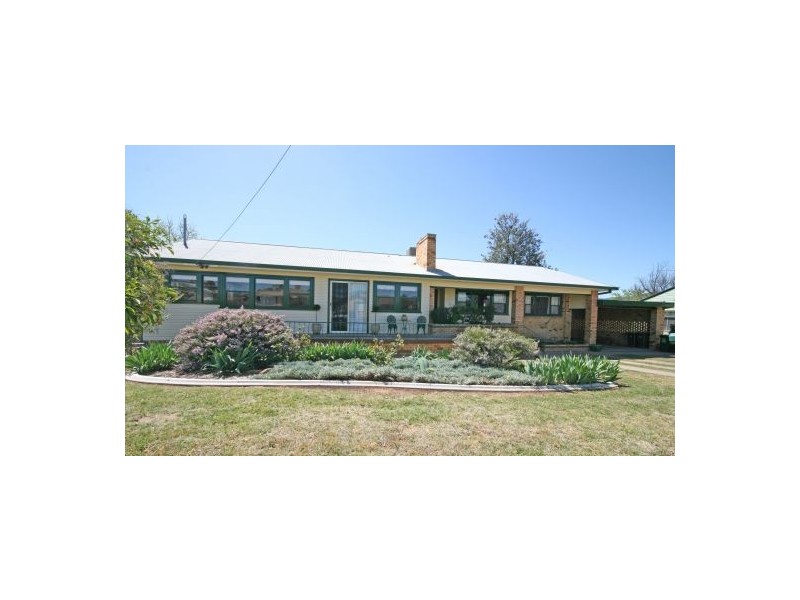 8 Ring Street, Tamworth NSW 2340