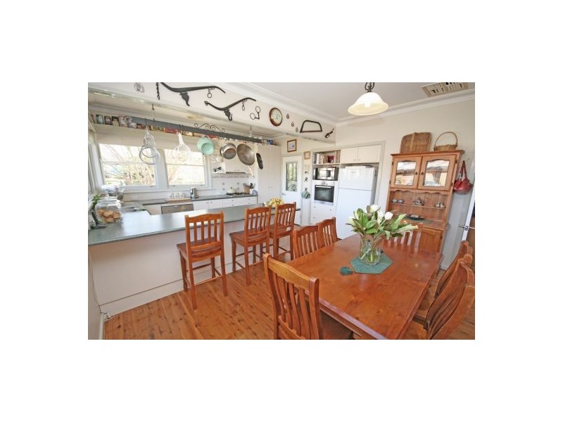 8 Ring Street, Tamworth NSW 2340