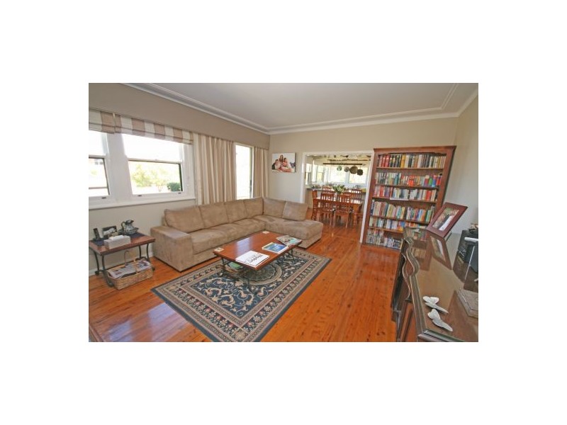 8 Ring Street, Tamworth NSW 2340