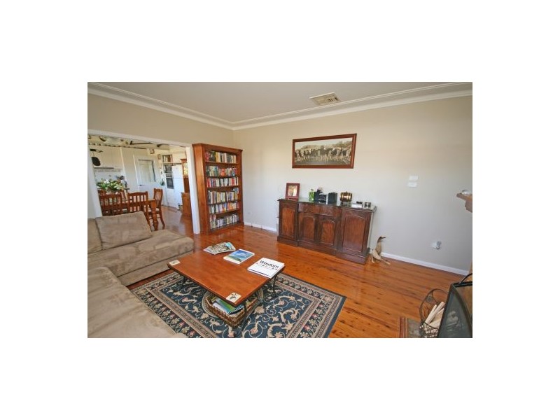 8 Ring Street, Tamworth NSW 2340