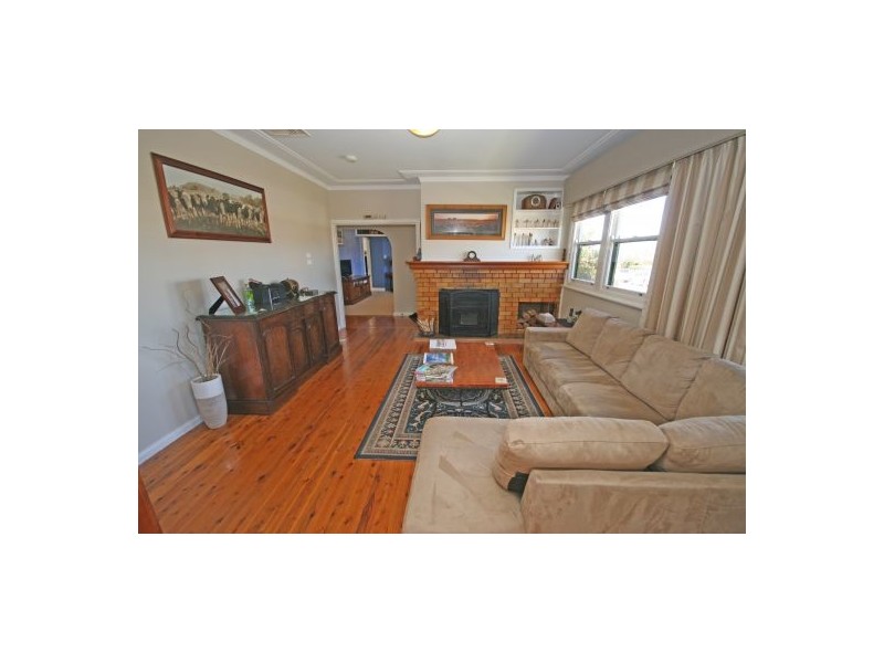 8 Ring Street, Tamworth NSW 2340