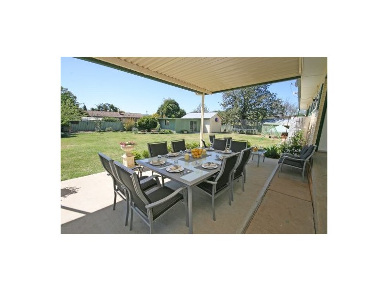 8 Ring Street, Tamworth NSW 2340