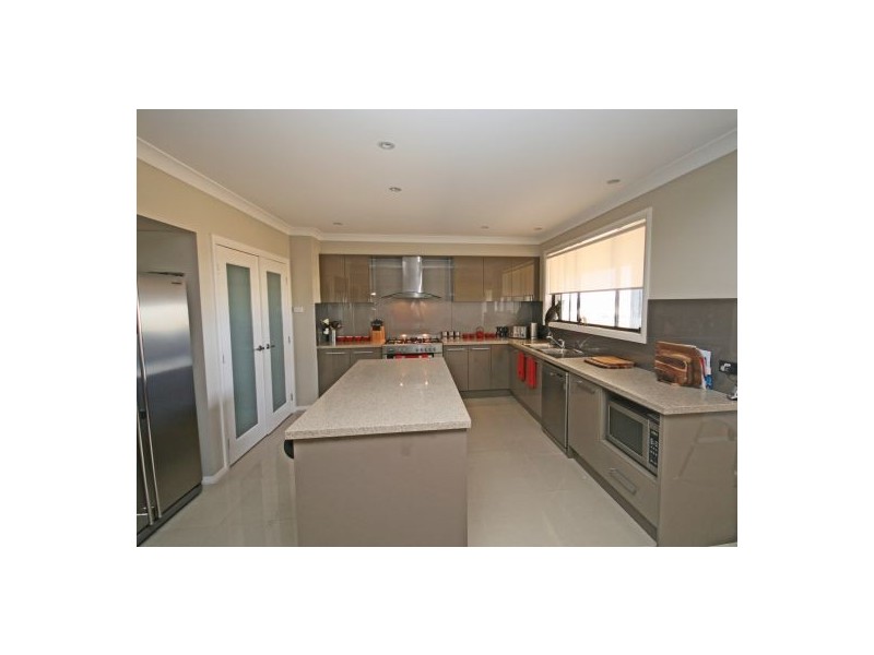 11 Barakula Drive, Tamworth NSW 2340