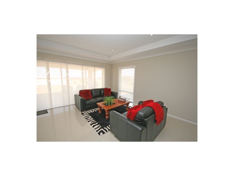 11 Barakula Drive, Tamworth NSW 2340