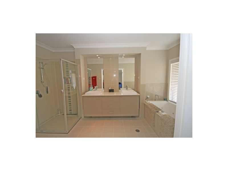 11 Barakula Drive, Tamworth NSW 2340