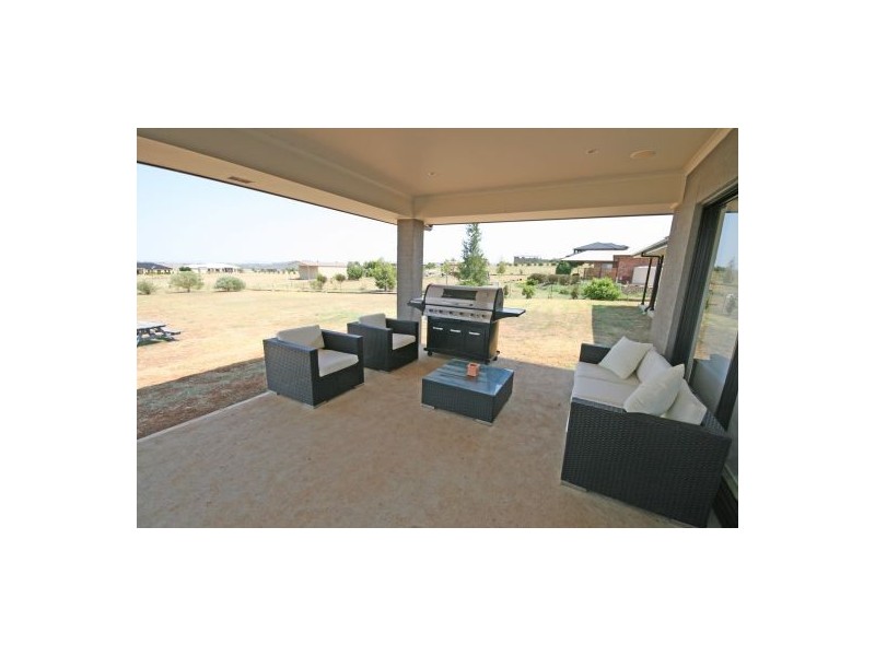 11 Barakula Drive, Tamworth NSW 2340