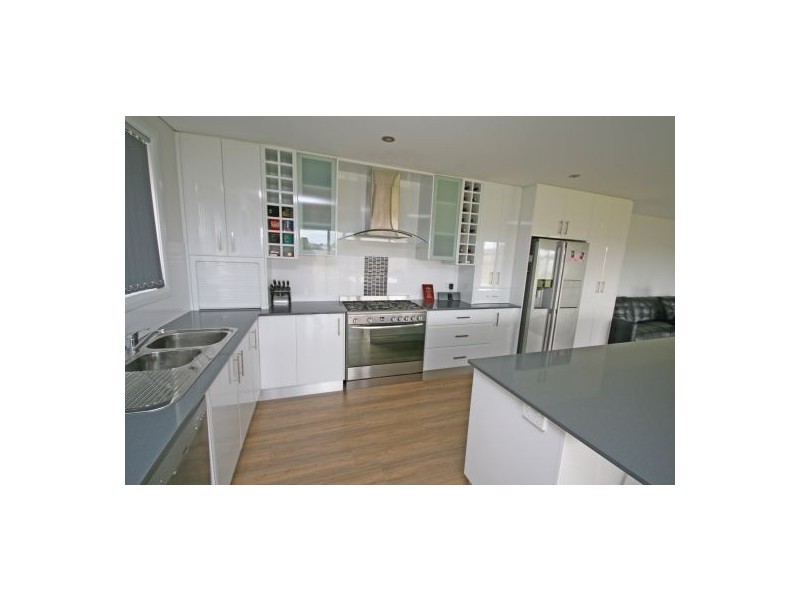 2 John Stuart Close, Tamworth NSW 2340