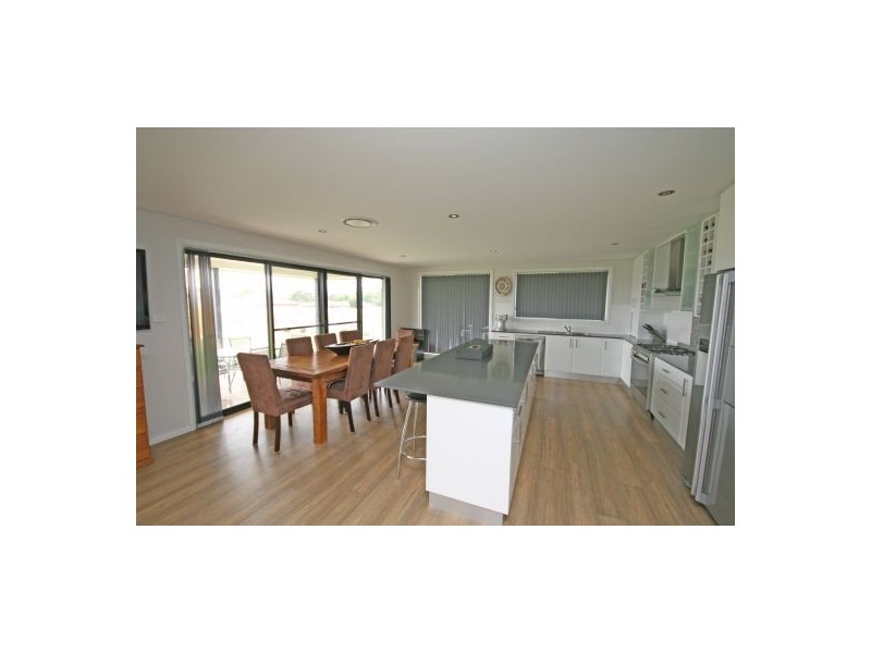 2 John Stuart Close, Tamworth NSW 2340