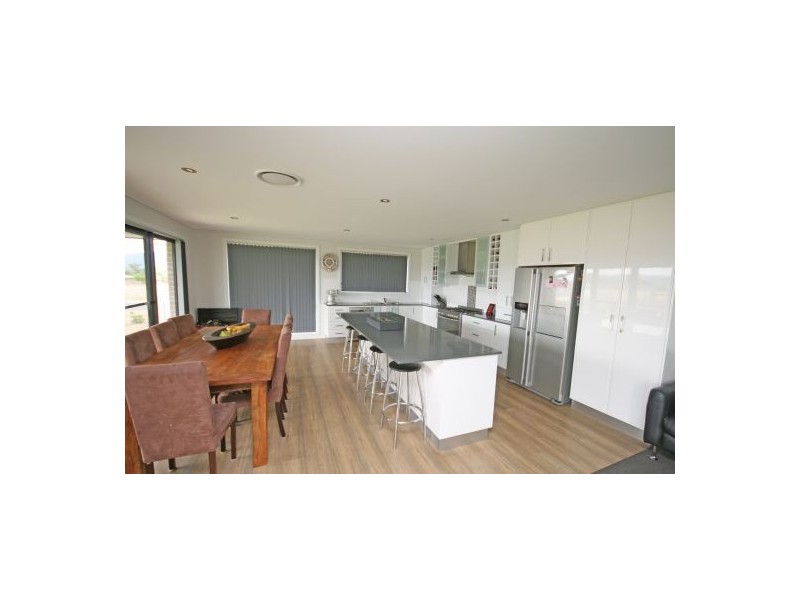 2 John Stuart Close, Tamworth NSW 2340