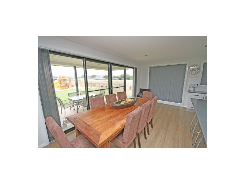 2 John Stuart Close, Tamworth NSW 2340