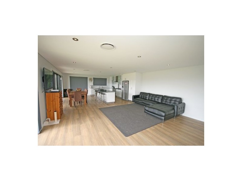 2 John Stuart Close, Tamworth NSW 2340