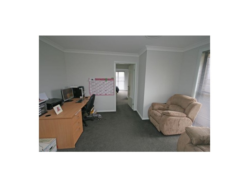 2 John Stuart Close, Tamworth NSW 2340