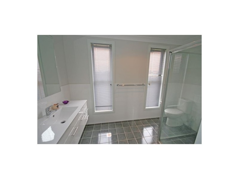 2 John Stuart Close, Tamworth NSW 2340