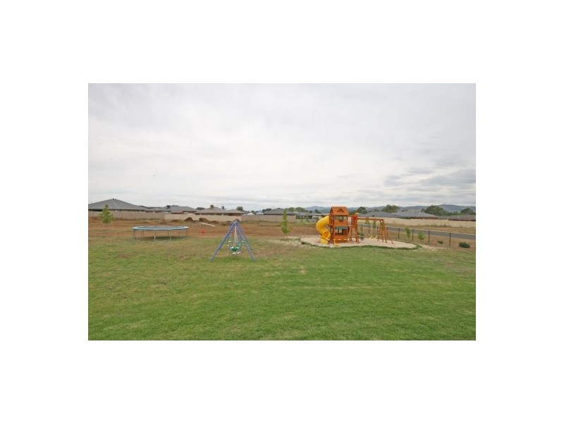 2 John Stuart Close, Tamworth NSW 2340