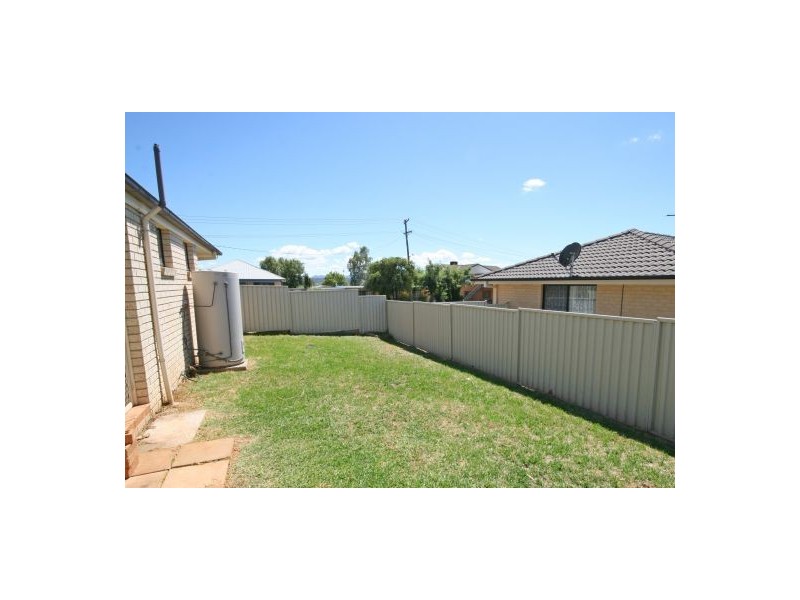1 Giles Place, Tamworth NSW 2340
