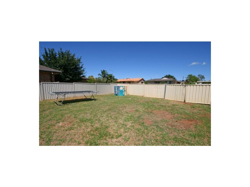 1 Giles Place, Tamworth NSW 2340