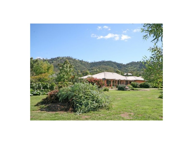 51 Catherine Way, Tamworth NSW 2340