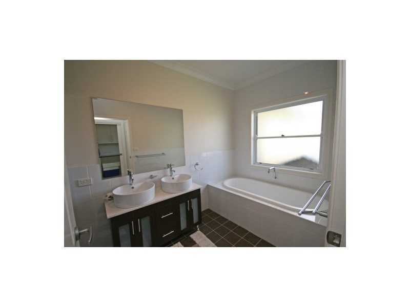 18 Flagstaff Road, Tamworth NSW 2340