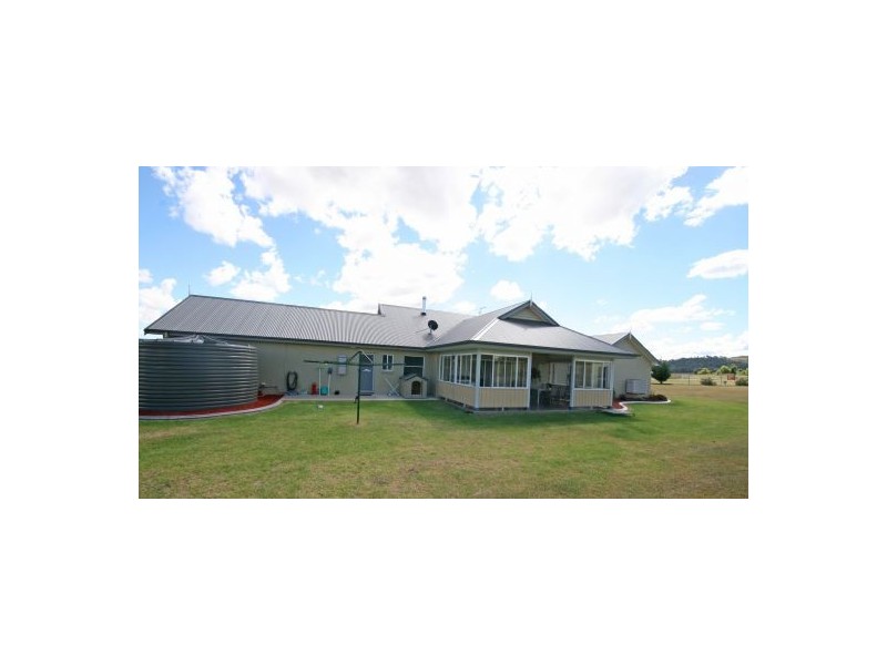 18 Flagstaff Road, Tamworth NSW 2340