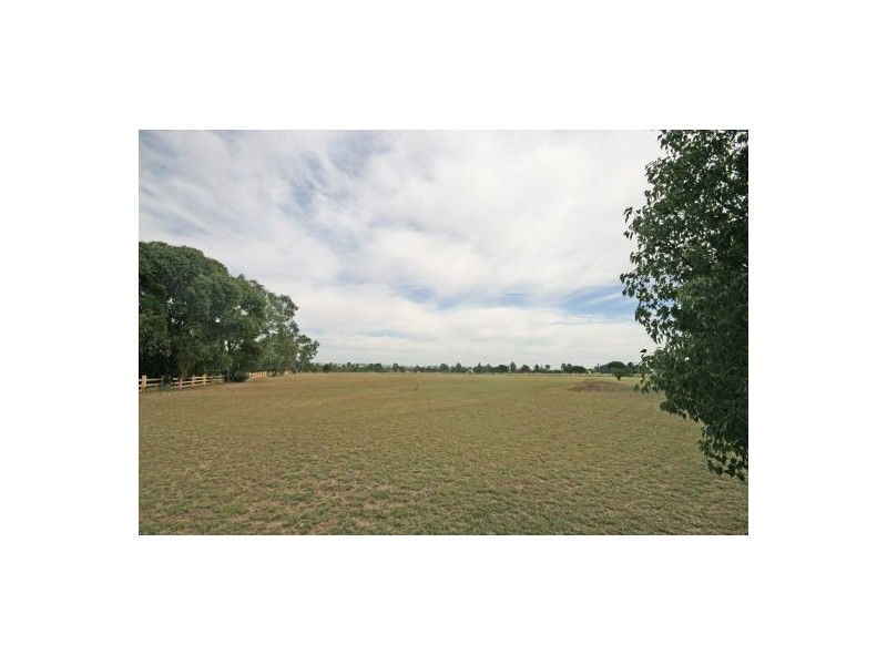 11 Warrah Road Hallsville, Tamworth NSW 2340