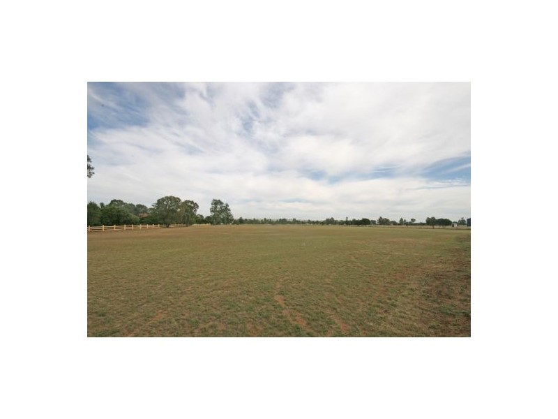 11 Warrah Road Hallsville, Tamworth NSW 2340