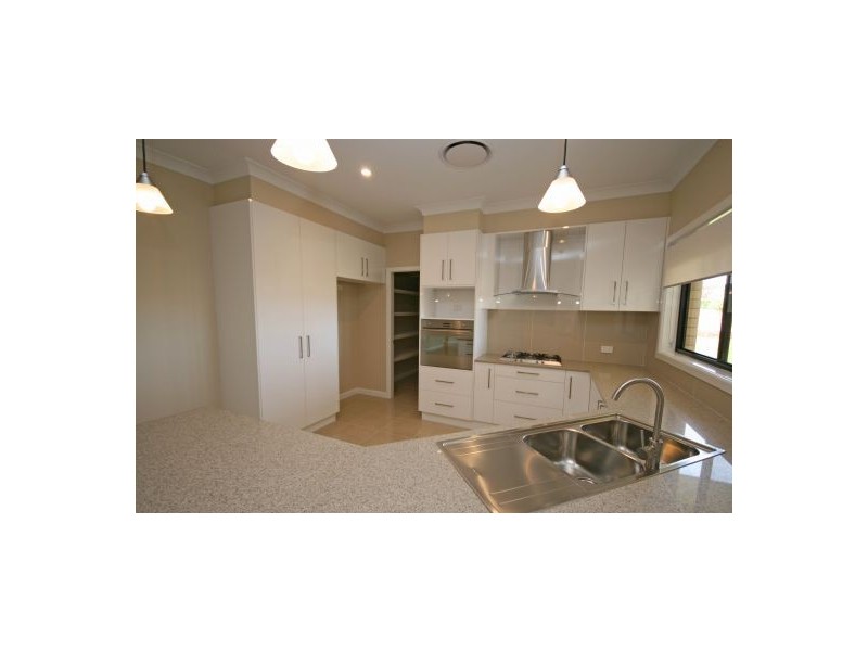 27 Barrington Drive, Tamworth NSW 2340