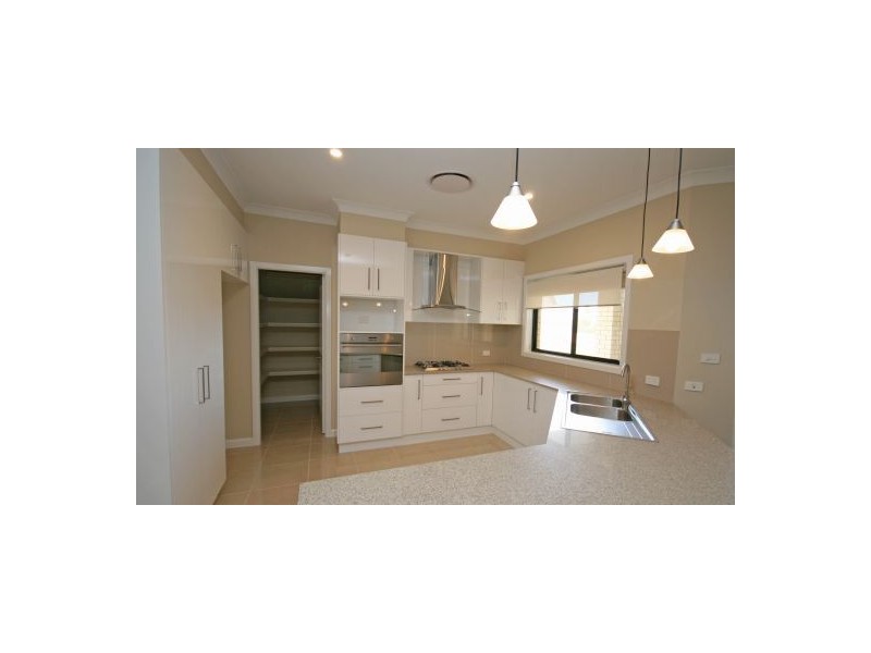 27 Barrington Drive, Tamworth NSW 2340