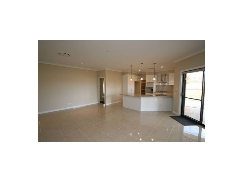 27 Barrington Drive, Tamworth NSW 2340