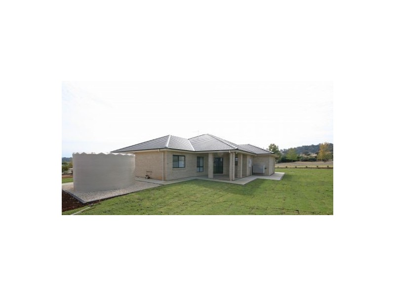 27 Barrington Drive, Tamworth NSW 2340