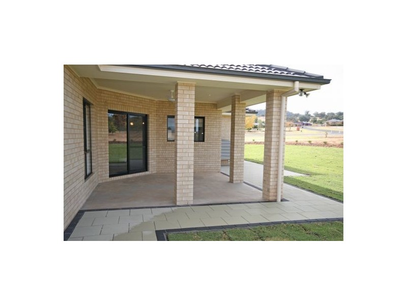 27 Barrington Drive, Tamworth NSW 2340