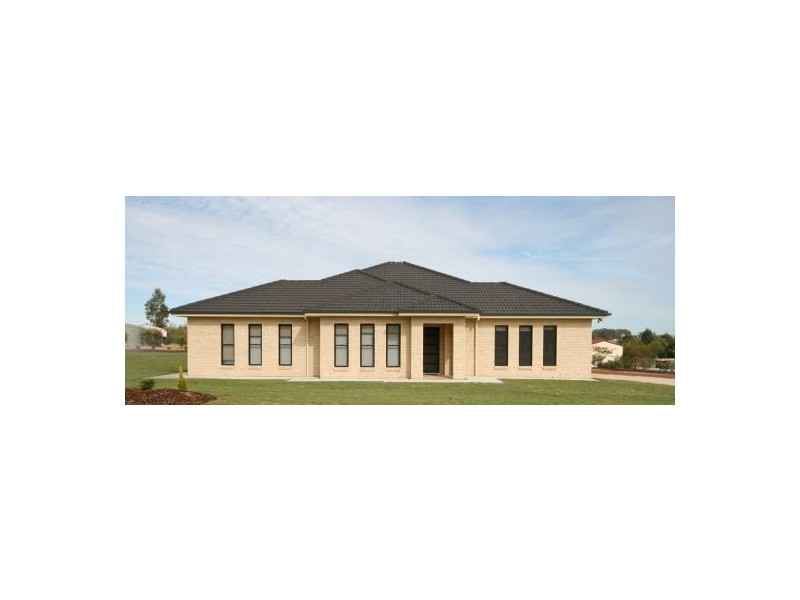 27 Barrington Drive, Tamworth NSW 2340