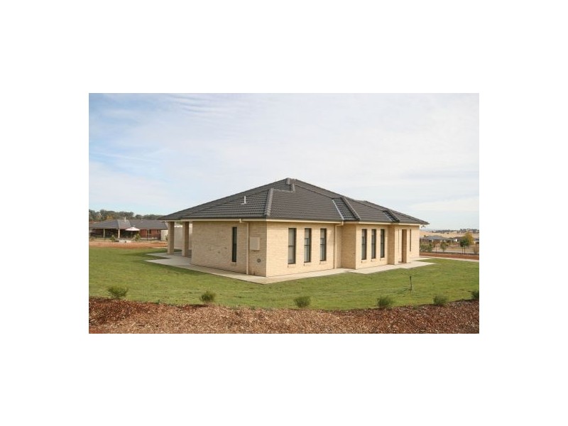 27 Barrington Drive, Tamworth NSW 2340