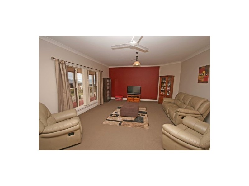 7 Casuarina Drive, Tamworth NSW 2340