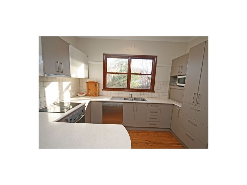 8 Gipps Street, Tamworth NSW 2340