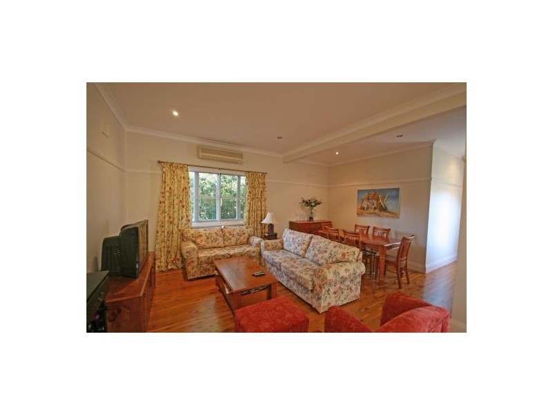 8 Gipps Street, Tamworth NSW 2340