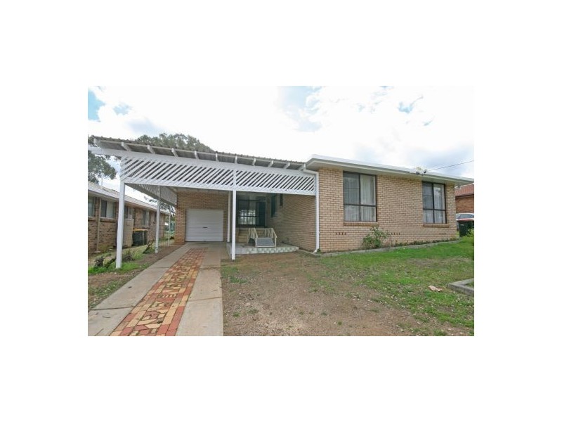 11 Kinarra Street, Tamworth NSW 2340