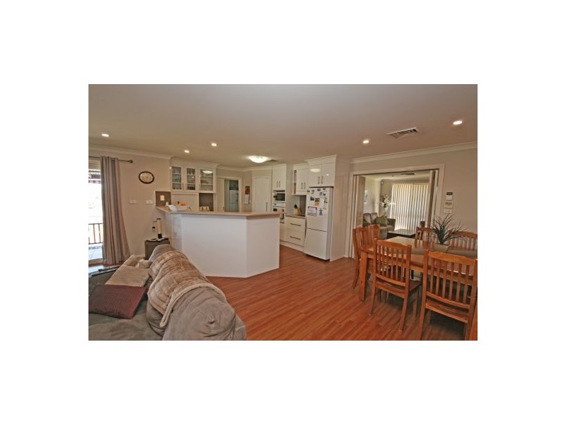 98 Glengarvin Drive, Tamworth NSW 2340