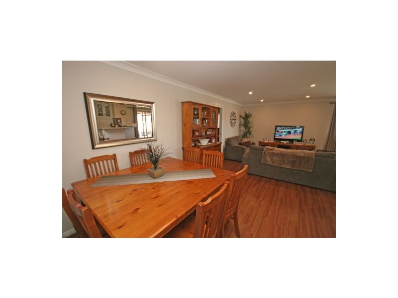 98 Glengarvin Drive, Tamworth NSW 2340