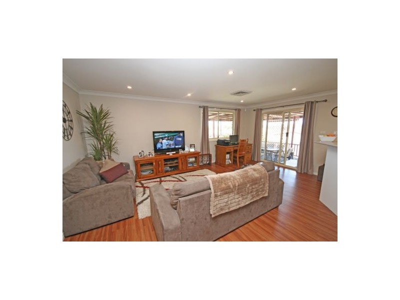 98 Glengarvin Drive, Tamworth NSW 2340